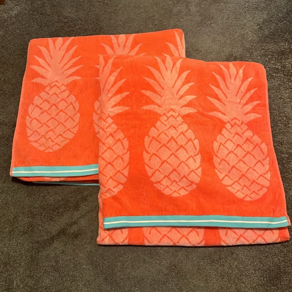 2 pineapple beach towels